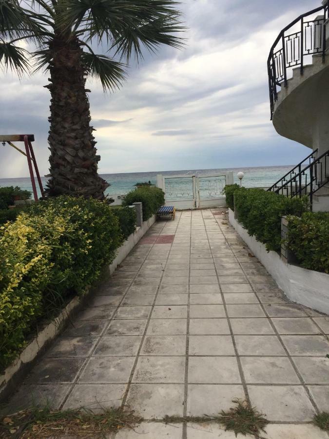 Seafront Maisonette In Fourka Exterior photo