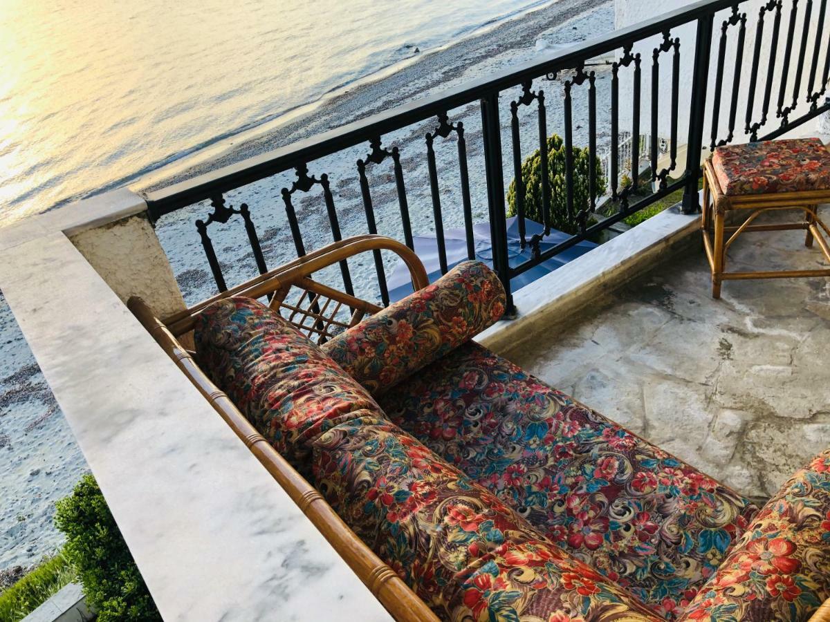 Seafront Maisonette In Fourka Exterior photo