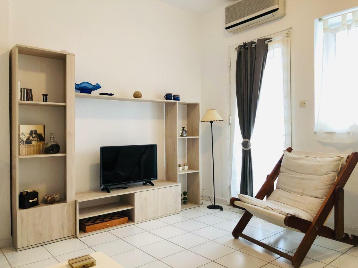 Seafront Maisonette In Fourka Exterior photo